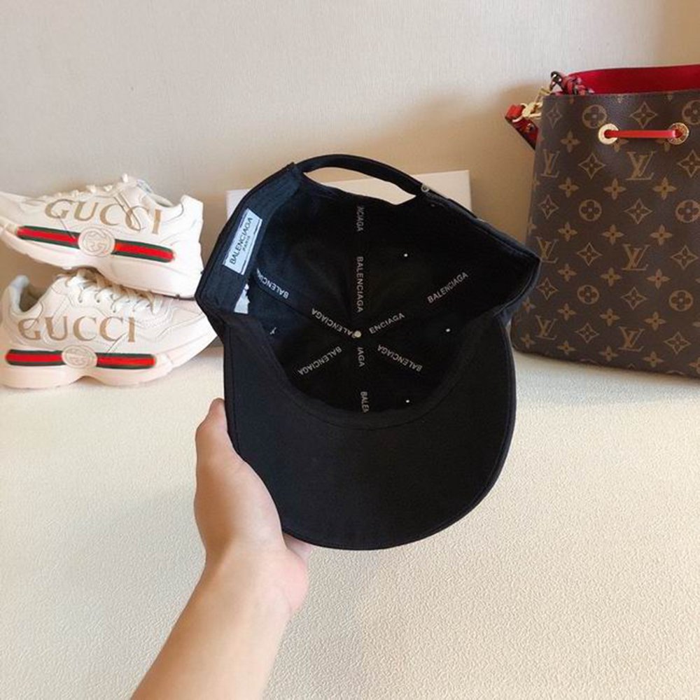 Ba*len*cia*ga hat